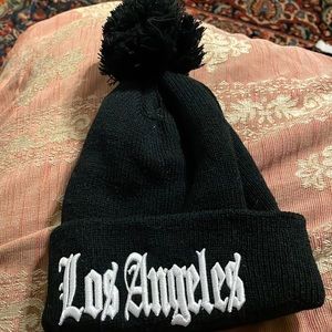 Black pompom beanie “Los Angeles”